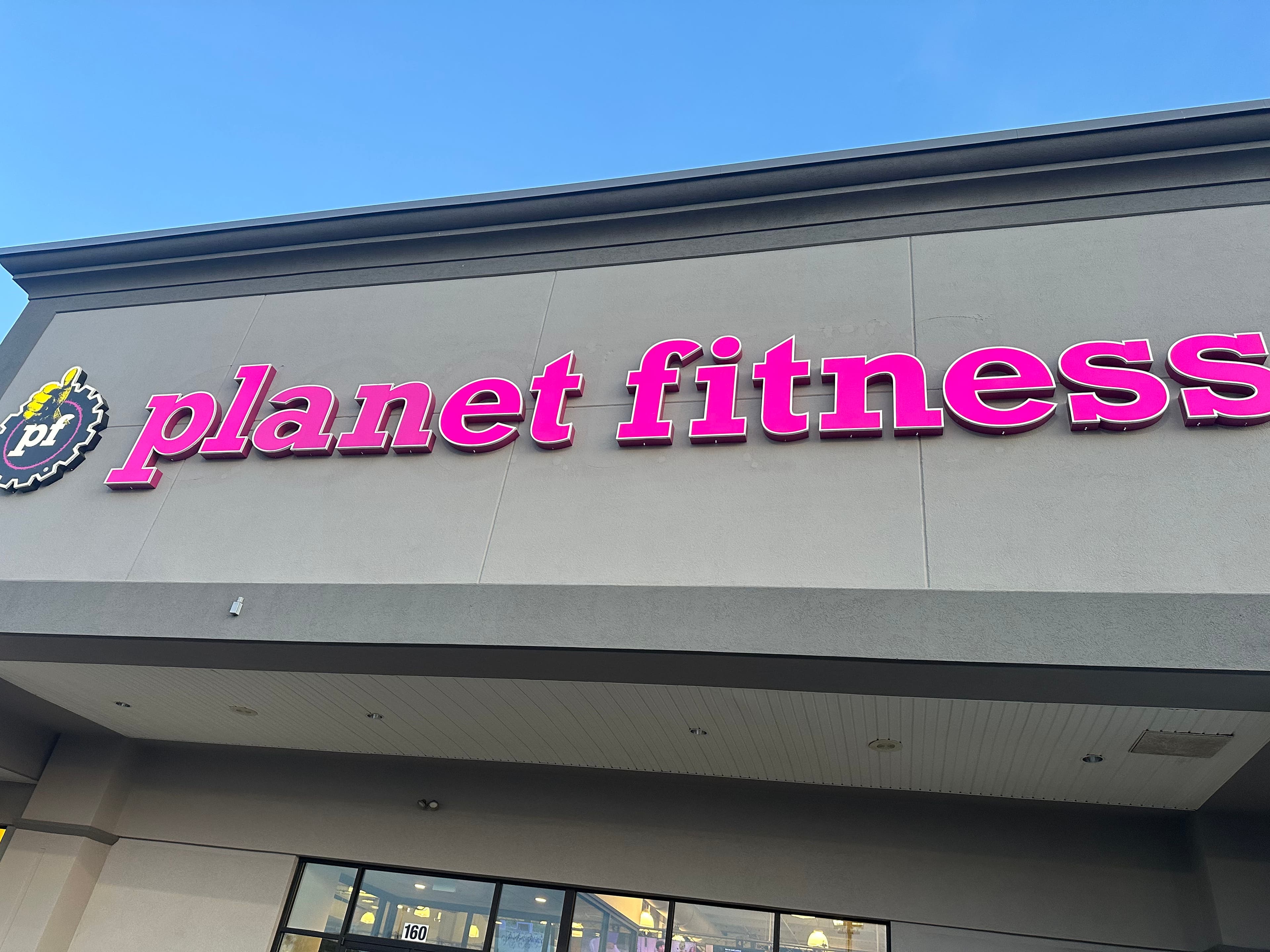 Project Planet Fitness Sign Lighting Fixed and Back in Business image
