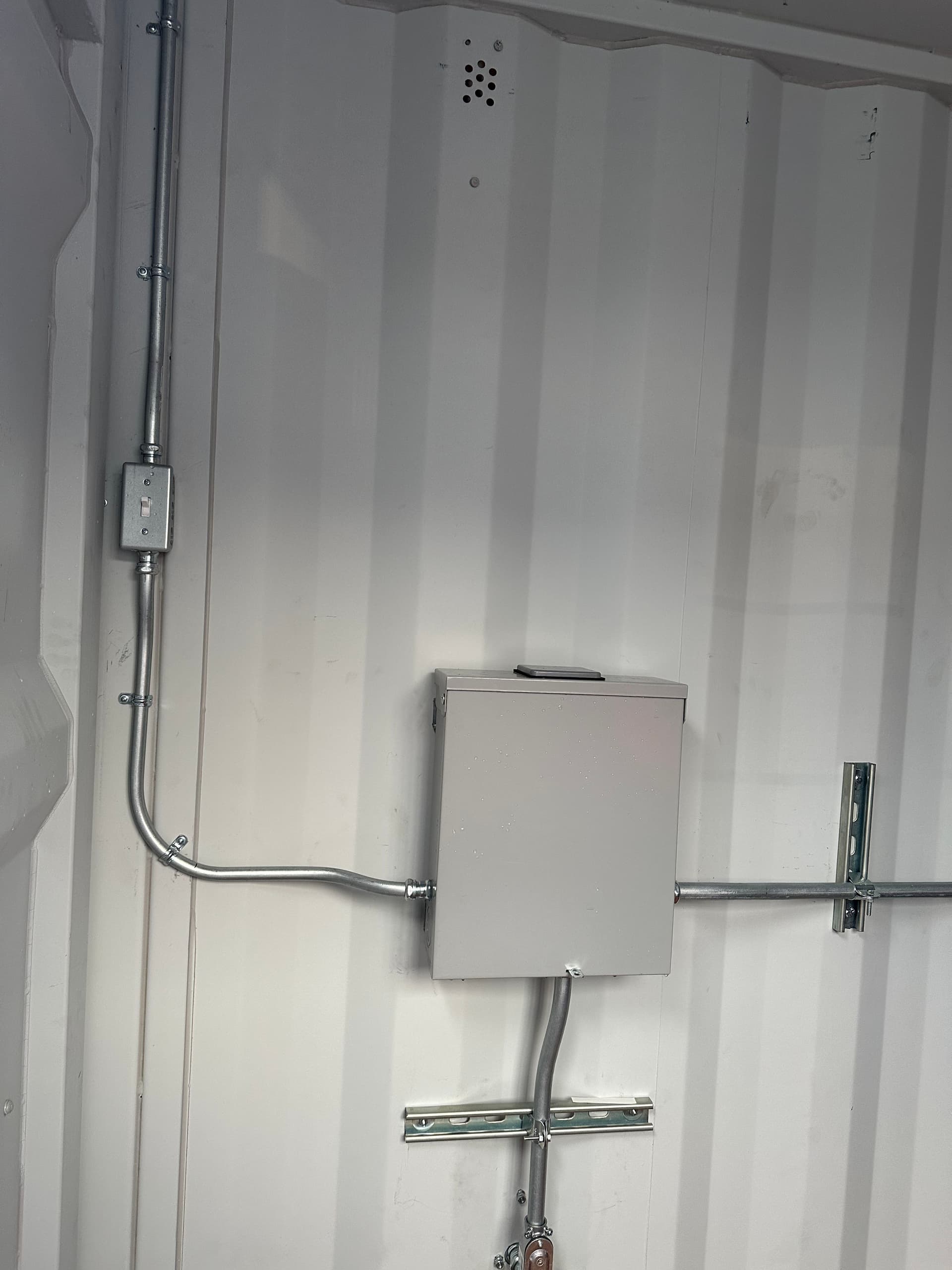 Gallery photos for Mobile Guard Shack Wired with Generator Backfeed in Maysville: Image #5